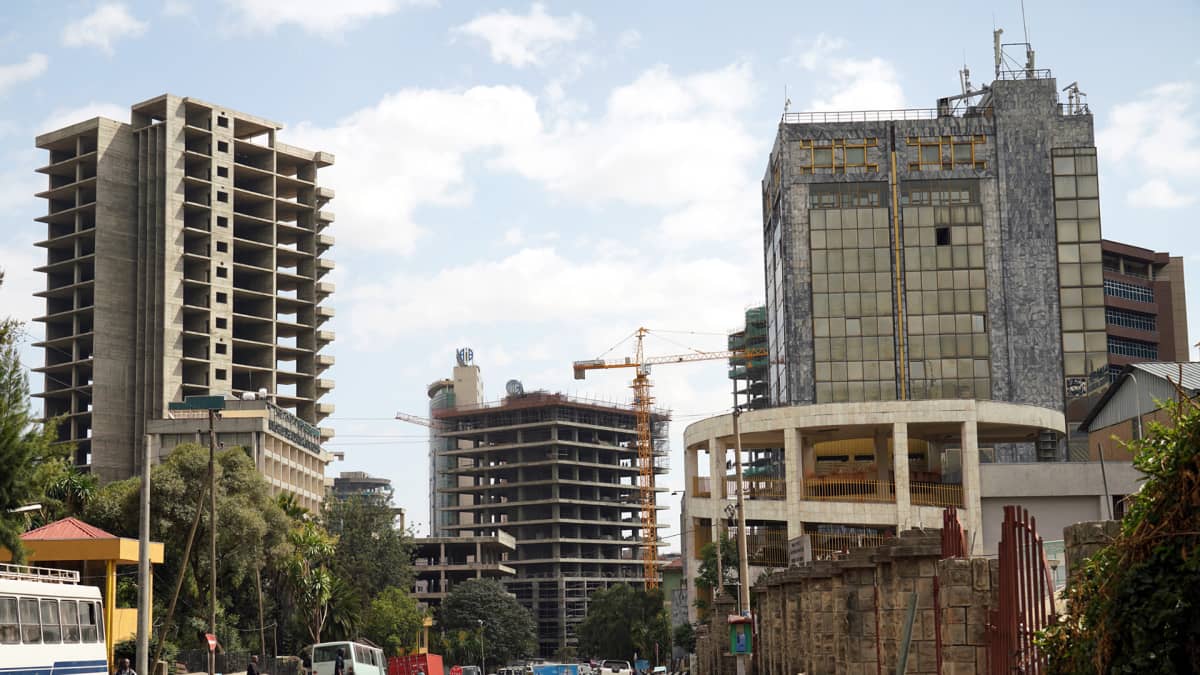 Usko Etiopian talouskasvun jatkumiseen on vahva. Monet pilvenpiirtäjät Addis Abebassa nousevat kiinalaisella lainarahalla.