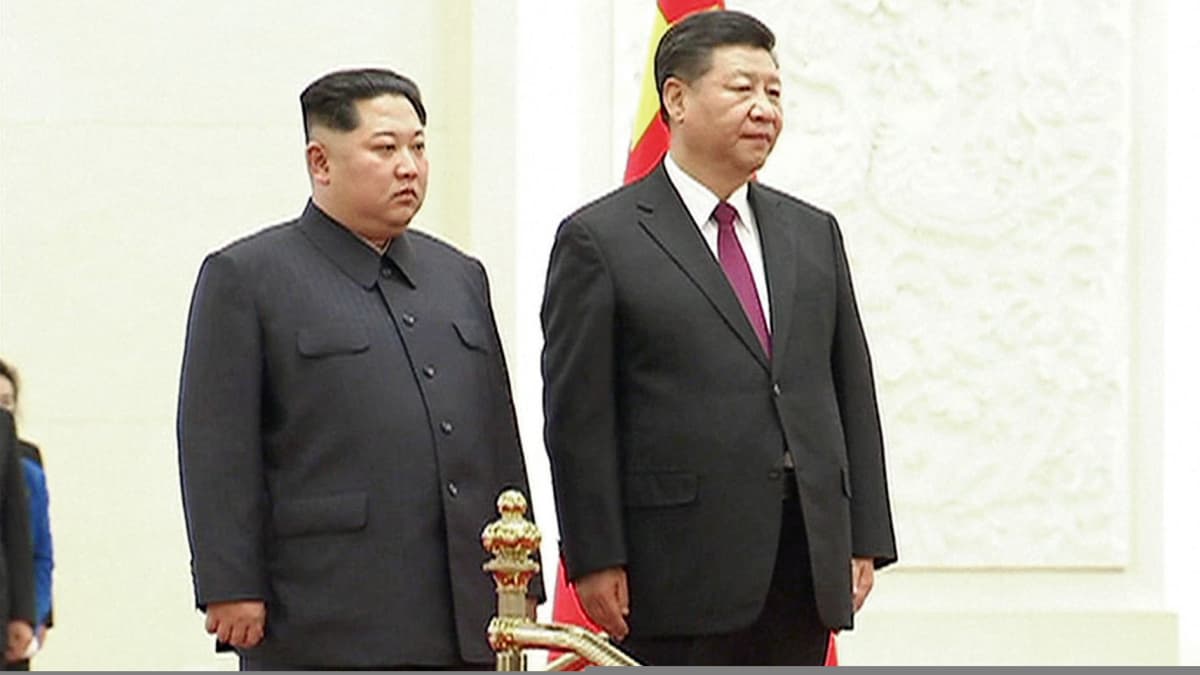 Kim Jong-un ja Xi Jinping kuvattuna Pekingissä.