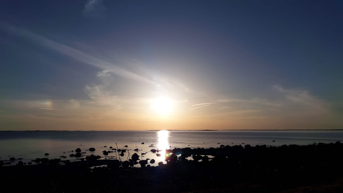 Auringonlasku Örön saarella
