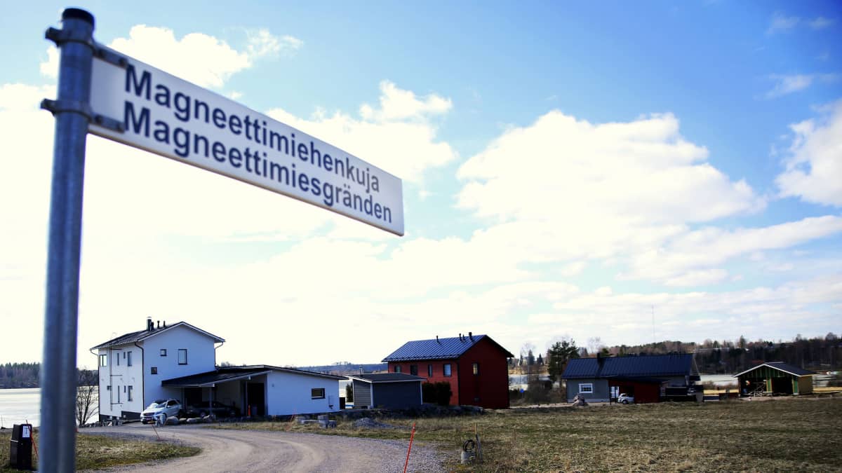 Myrskylän Kartanonmäellä on Pekka Strengin muistoa kunnioittavia kadunnimiä.