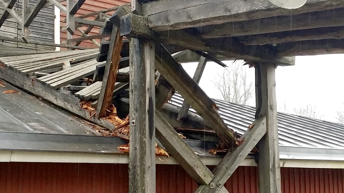 Leineperin Ruukin silta romahti Ulvilassa.