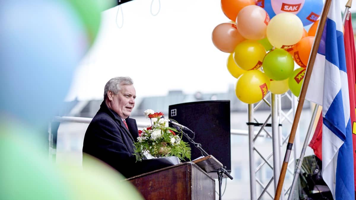 SDP:n puheenjohtaja Antti Rinne piti vappupuheen Lahden torilla