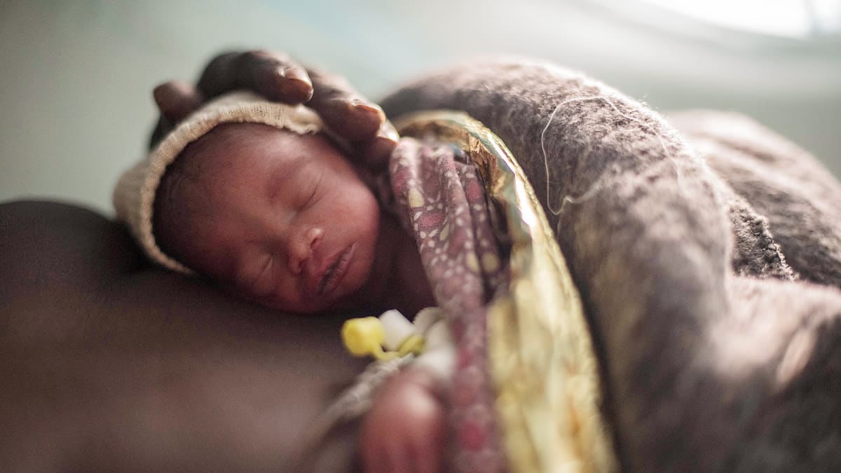 Hyviä uutisia maailmalta: pikkulapsien kuolleisuus on vähentynyt  dramaattisesti viime vuosina | Yle Uutiset