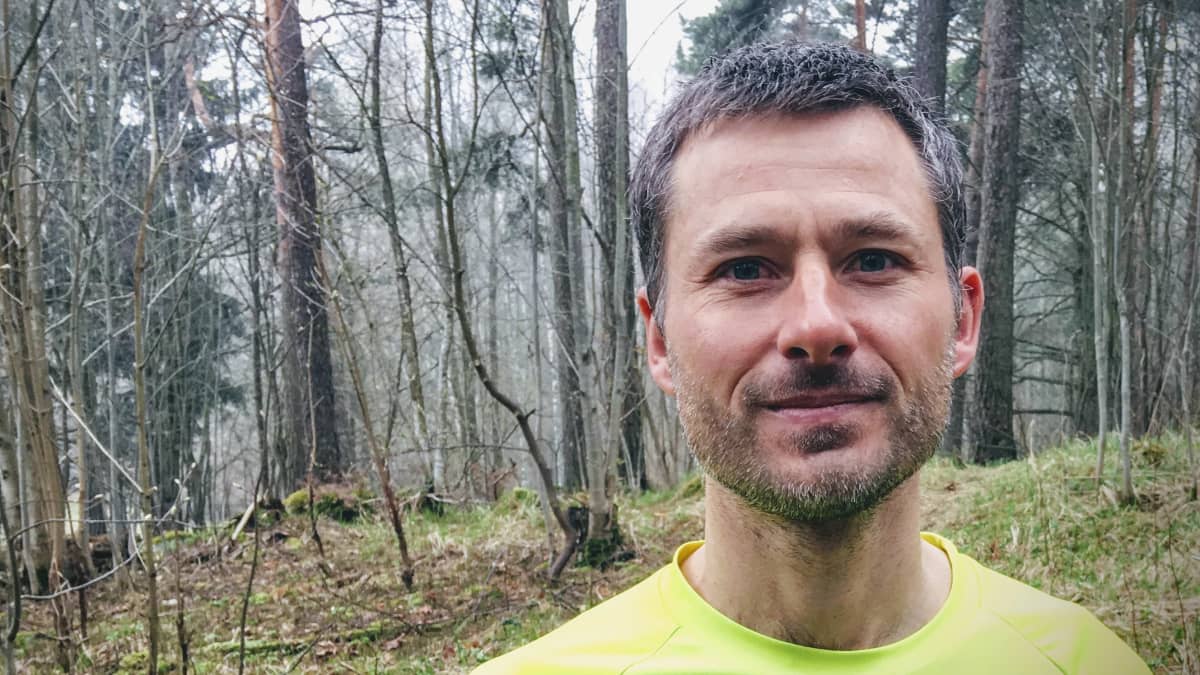 Australian trail runner Mark Lee lives in Helsinki and commutes across the city to work year round.