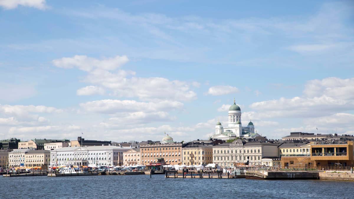 Helsinki Suomenlinnan lautalta kuvattuna toukokuussa 2018.