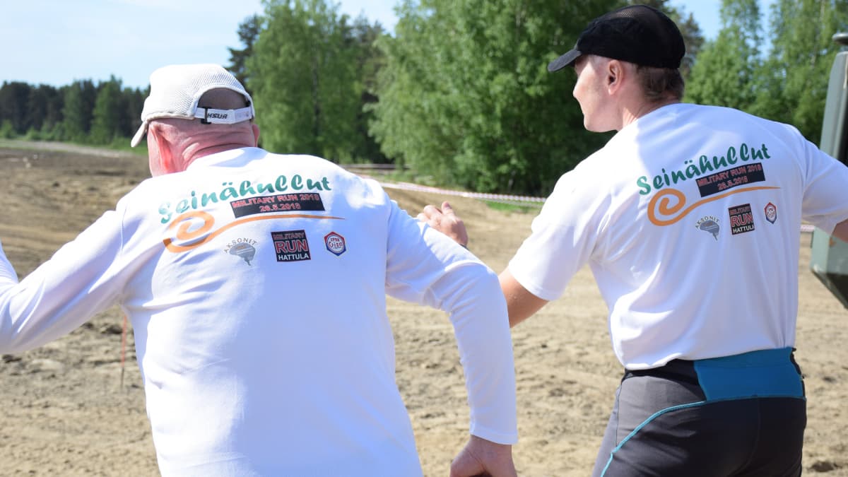Jukka Stolt ja Sami Ylämurto lähtöviivalla Military Runille.
