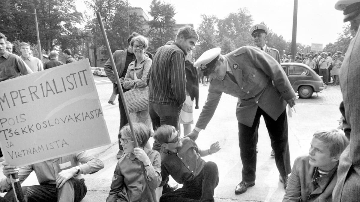 Neuvostoliiton miehitettyä Tsekkoslovakian Suomessa osoitettiin mieltä Neuvostoliiton toimintaa vastaan.