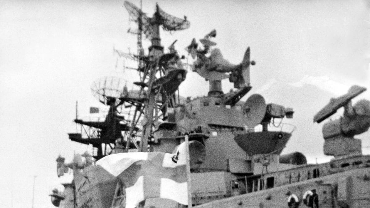 Neuvostoliittolainen sukellusvenehävittäjä Slavnyi Hangon edustalla.