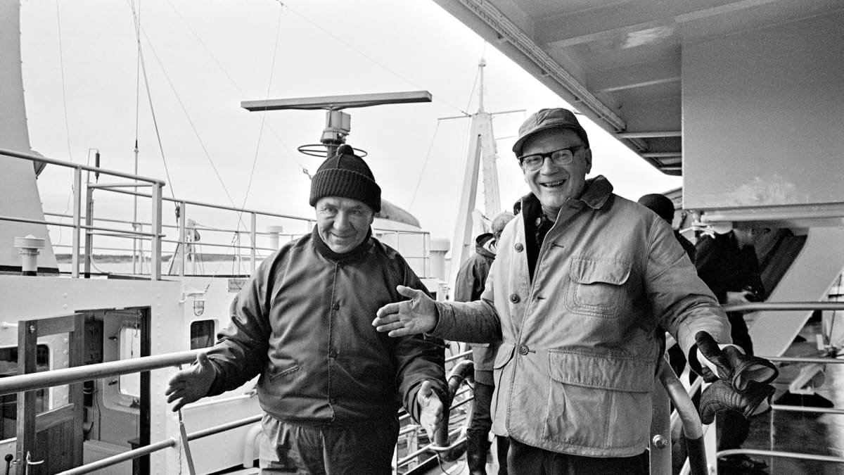 Neuvostoliiton pääministeri Aleksei Kosygin ja presidentti Urho Kekkonen kertovat
kalansaaliistaan.