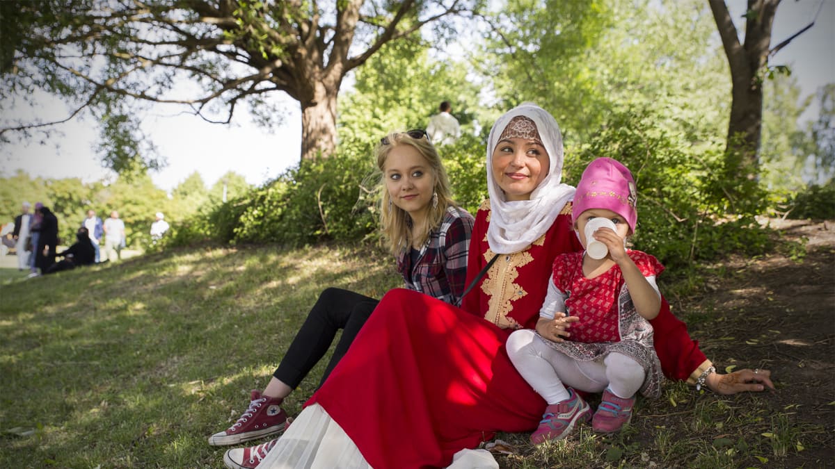 Paaston jälkeen maistuu suomalainen kahvi – ramadanin päättävässä id al-fitr  -juhlassa keskitytään yhdessäoloon ja hyvään ruokaan