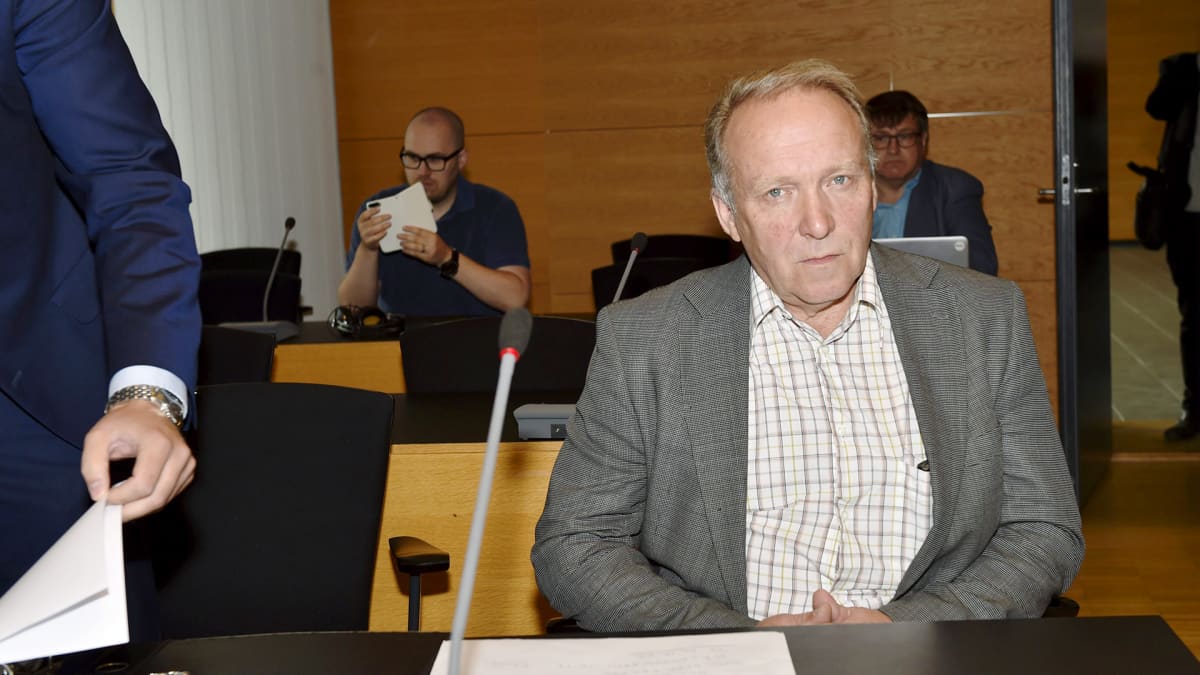Kansanedustaja Teuvo Hakkarainen Helsingin käräjäoikeudessa 18. kesäkuuta