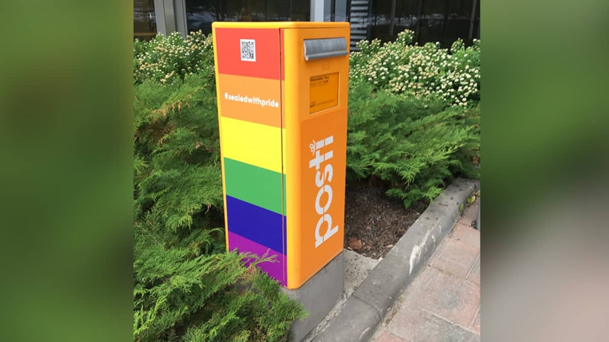 postilaatikko pride-väreissä