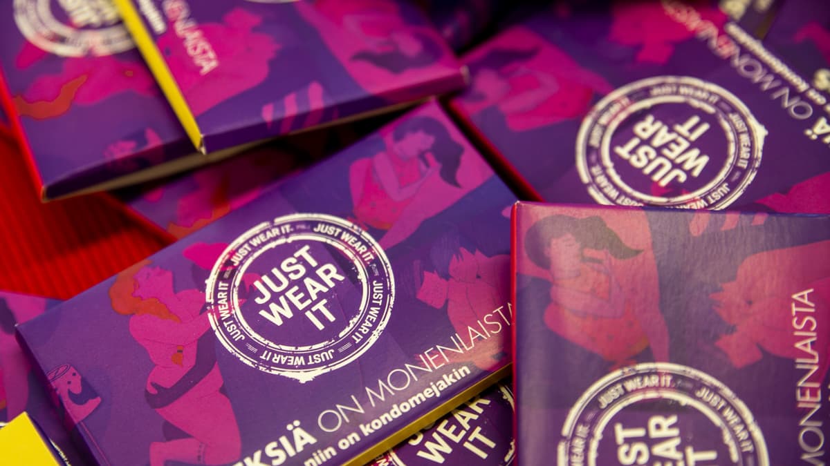 kondomi paketteja HIV Pointin toimipisteessä Helsingissä