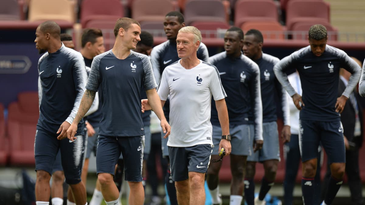 Didier Deschamps ja Antoine Griezmann.