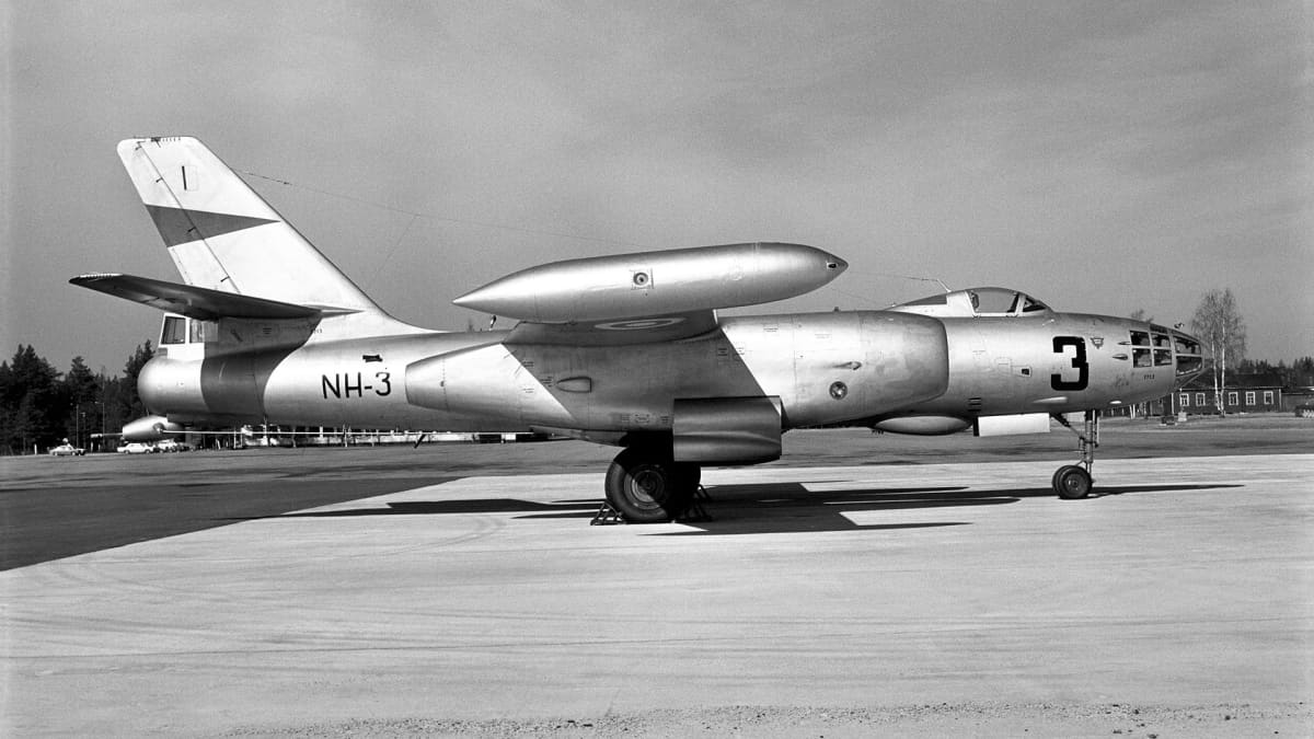 Iljushin Il-28 Utin kentällä.