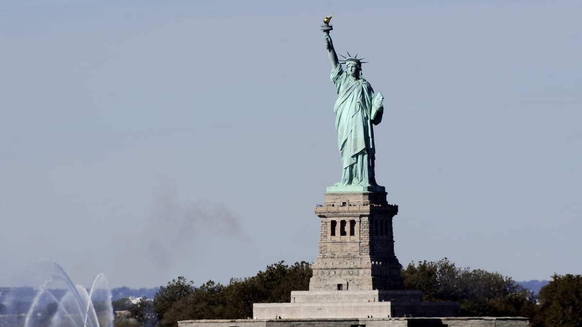Vapaudenpatsas Liberty Islandilla New Yorkissa.