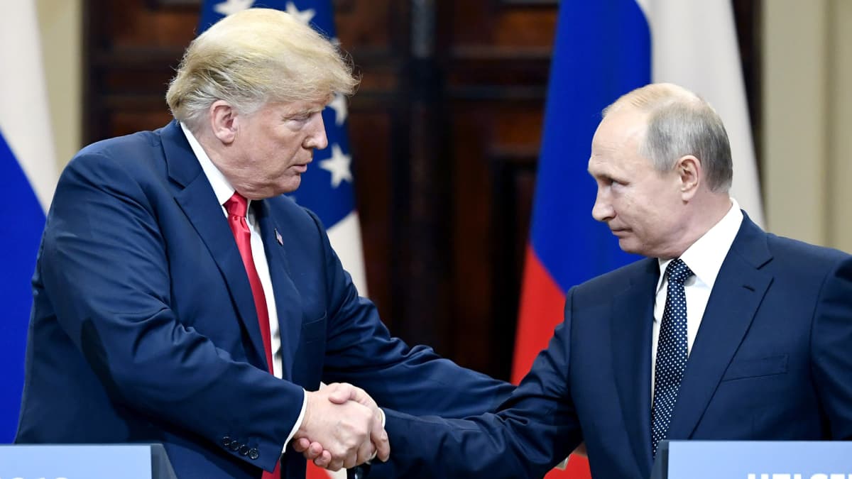 Donald Trumpin ja Vladimir Putinin tiedotustilaisuus presidentinlinnassa.
