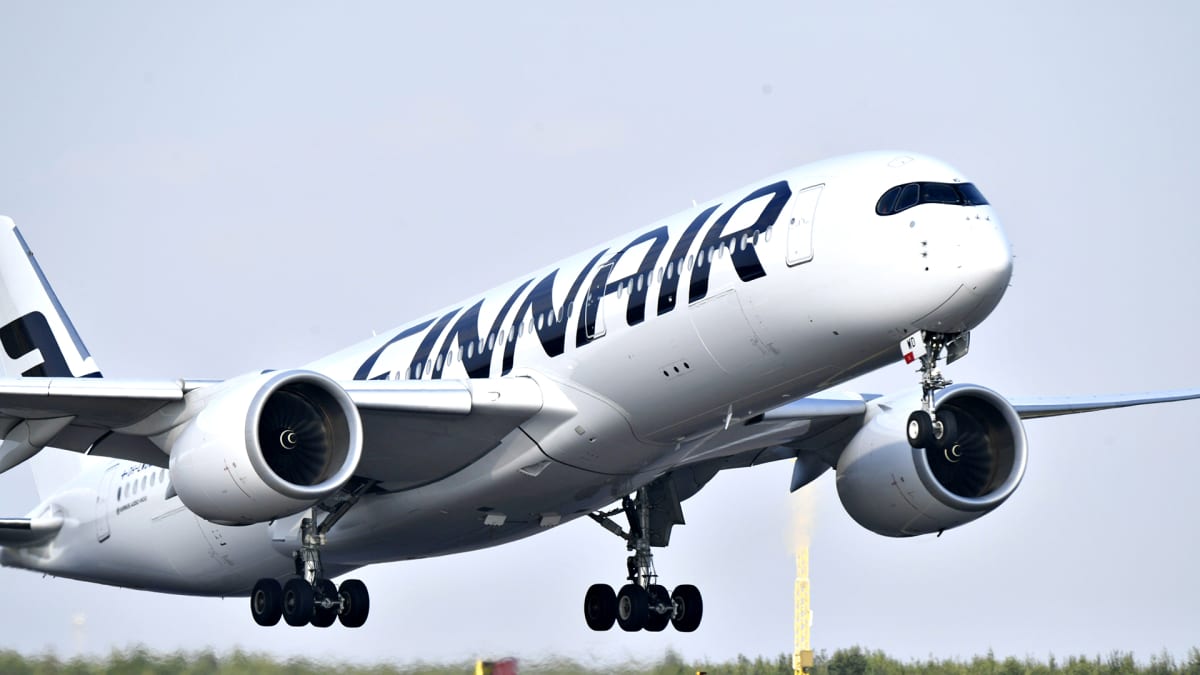 Finnairin matkustajakone Helsinki-Vantaan lentokentällä 16. heinäkuuta 2018.