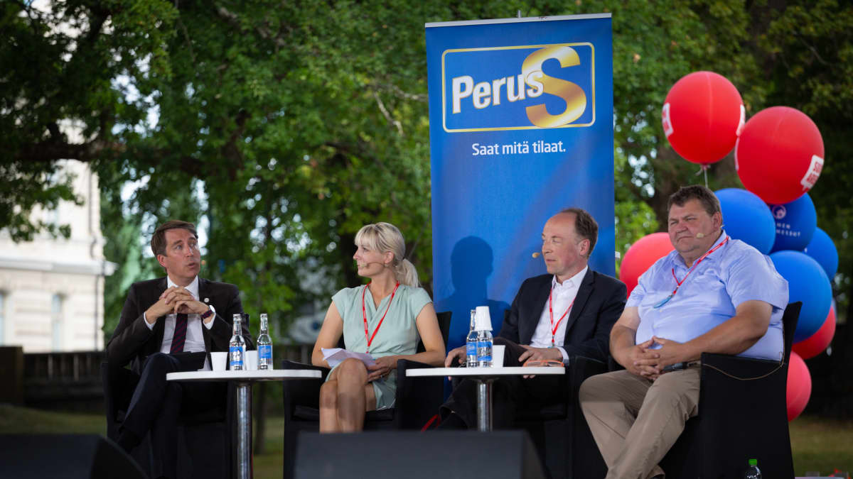 Ruotsidemokraattien puoluesihteeri Richard Jomshof, perussuomalaisten varapuheenjohtaja Laura Huhtasaari, puheenjohtaja Jussi Halla-aho ja ruotsidemokraattien MEP Peter Lundgren SuomiAreenalla 19.7.2018.