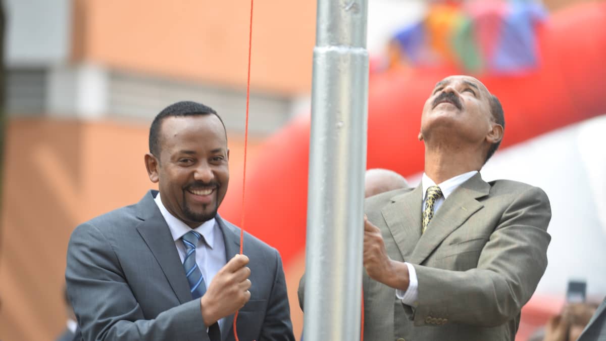 Etiopian ja Eritrean johtajat hinasivat lippua salkoon