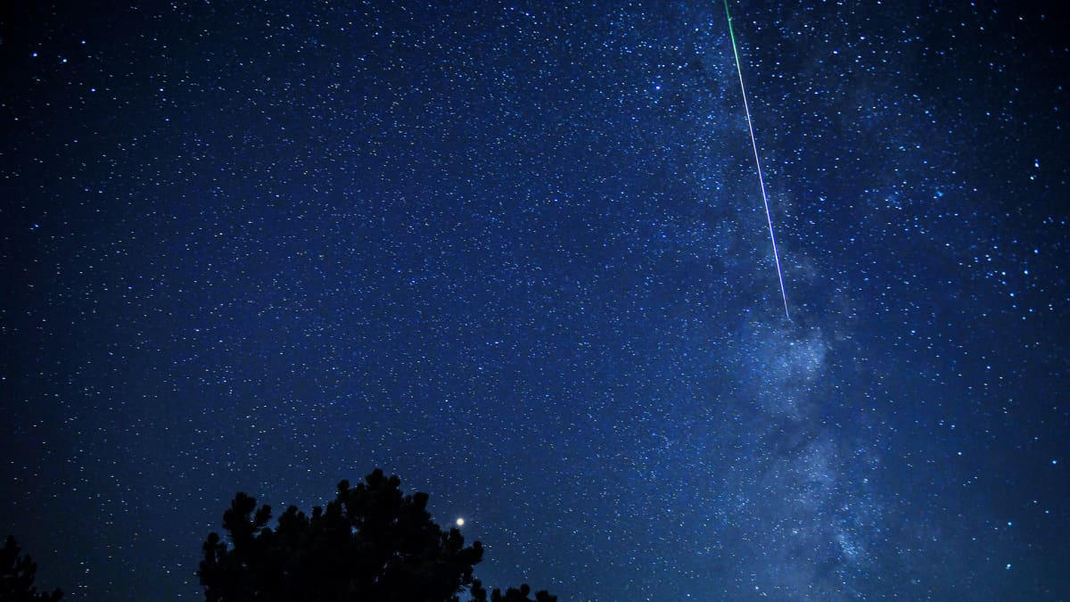 Perseidien tähdenlentoja kuvattiin viime yönä Makedoniassa.