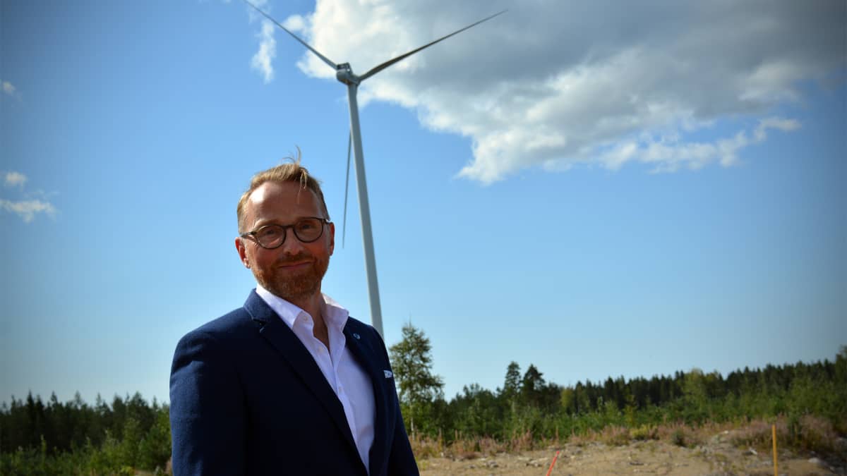 CPC Finlandin toimitusjohtaja Erik Trast Lakiakankaan tuulipuistossa Isojoella.
