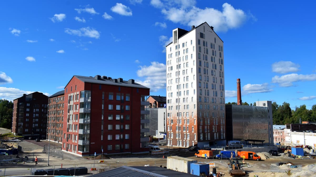 KOAS:n tornitalo "Maitopurkki" ja muita uusia kerrostaloja Jyväskylän Kankaalla.