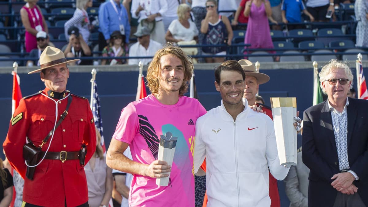 Stefanos Tsitsipas joutui tunnustamaan Rafael Nadalin paremmakseen Toronton finaalissa.