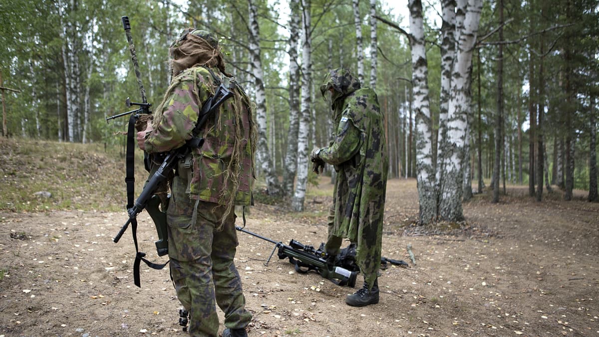 Näitä ihmisiä ei saa nähdä – Yllättäen iskevät Suomen armeijan tarkka- ampujat kylvävät viholliseen pelkoa ja epävarmuutta