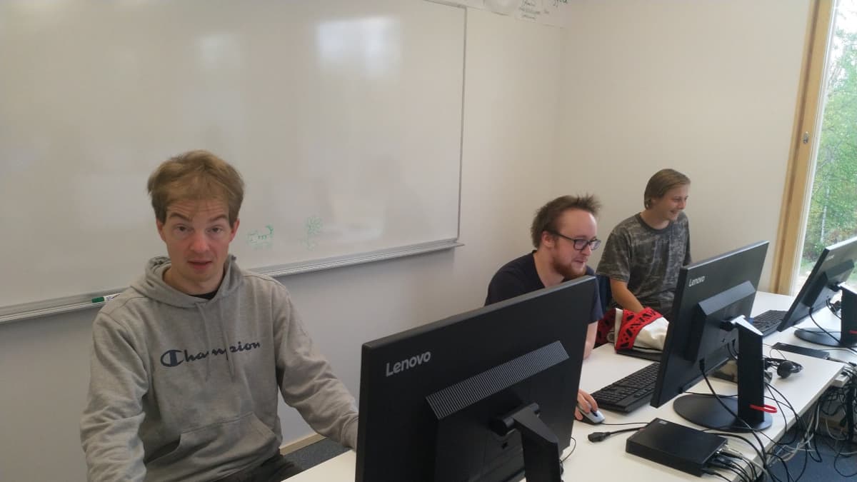 Koltansaamen opiskelijat Tero Harju, Pavlo Heikkinen ja Tuomas Kiprianoff.