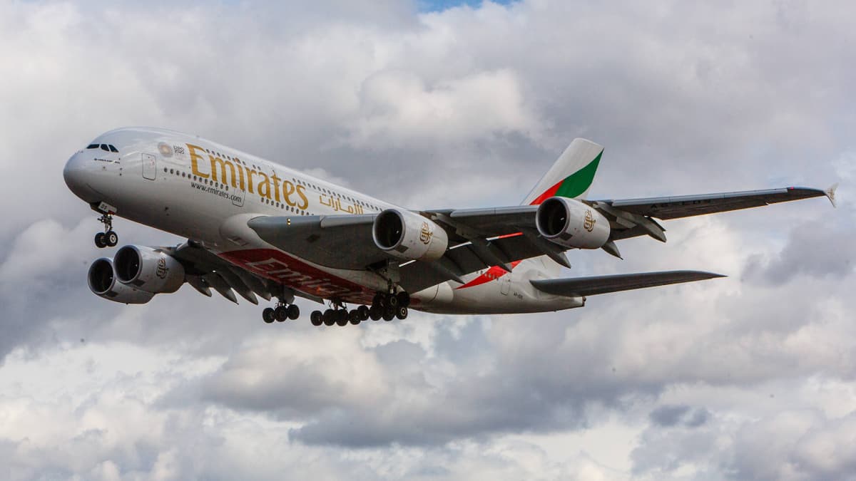 Emirates Airlinesin A380-tyyppinen matkustajakone.