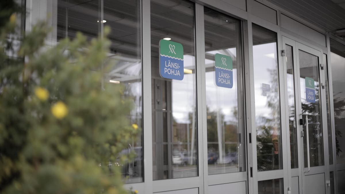 Länsi-Pohjan keskussairaalan pääovi