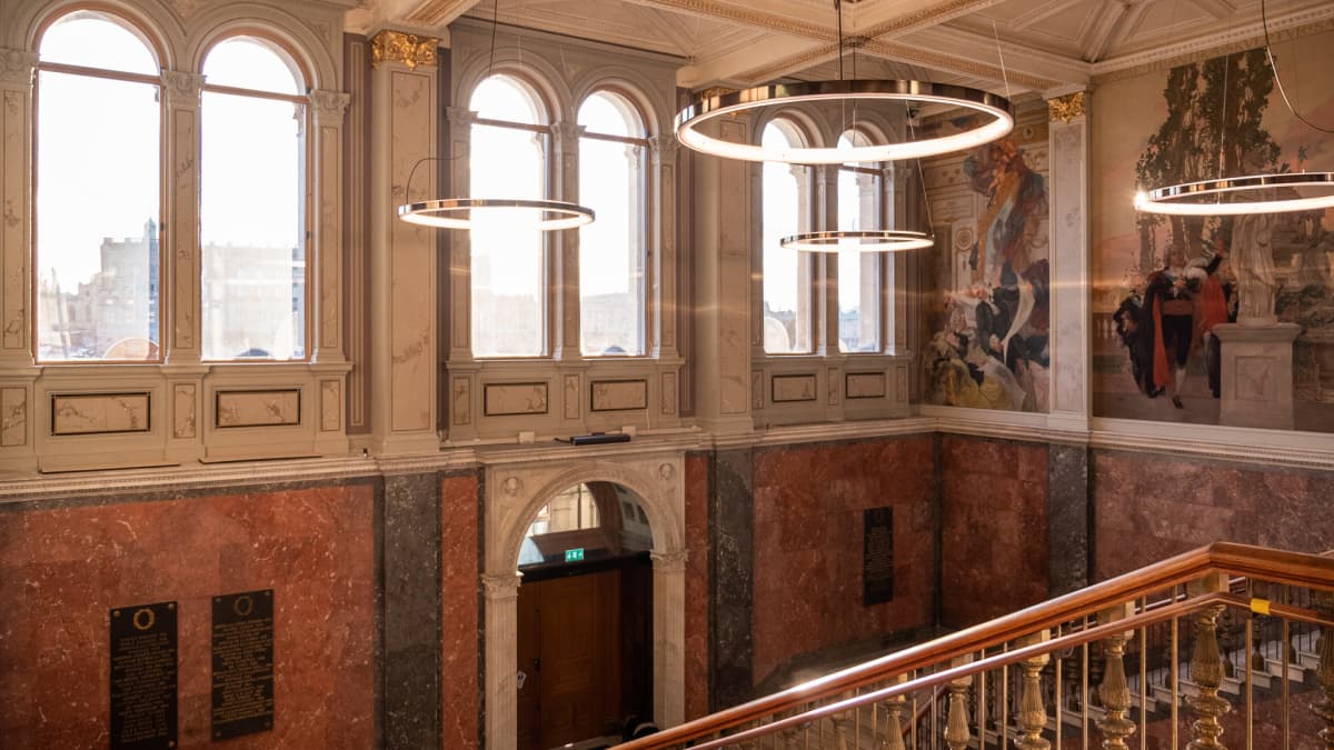 Viisi vuotta remontoitu Ruotsin kansallismuseo avaa ovensa –  suomalaisjohtaja ruotsalaisten kriittisen katseen alla