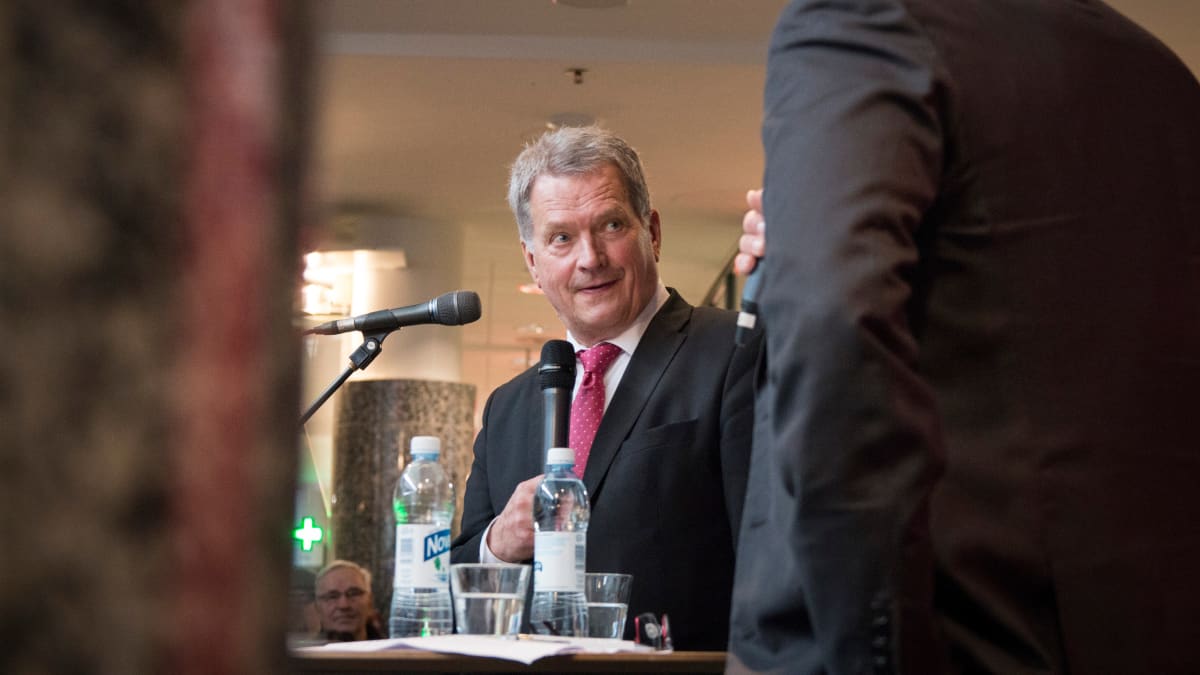 Lapin Kansan päätoimittaja Antti Kokkonen haastatteli presidenttiä yleisötilaisuudessa.
