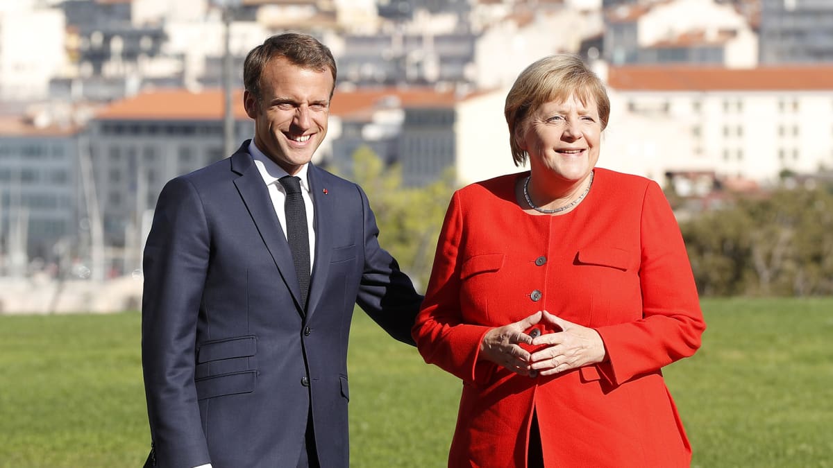 Emmanuel Macron ja Angela Merkel.
