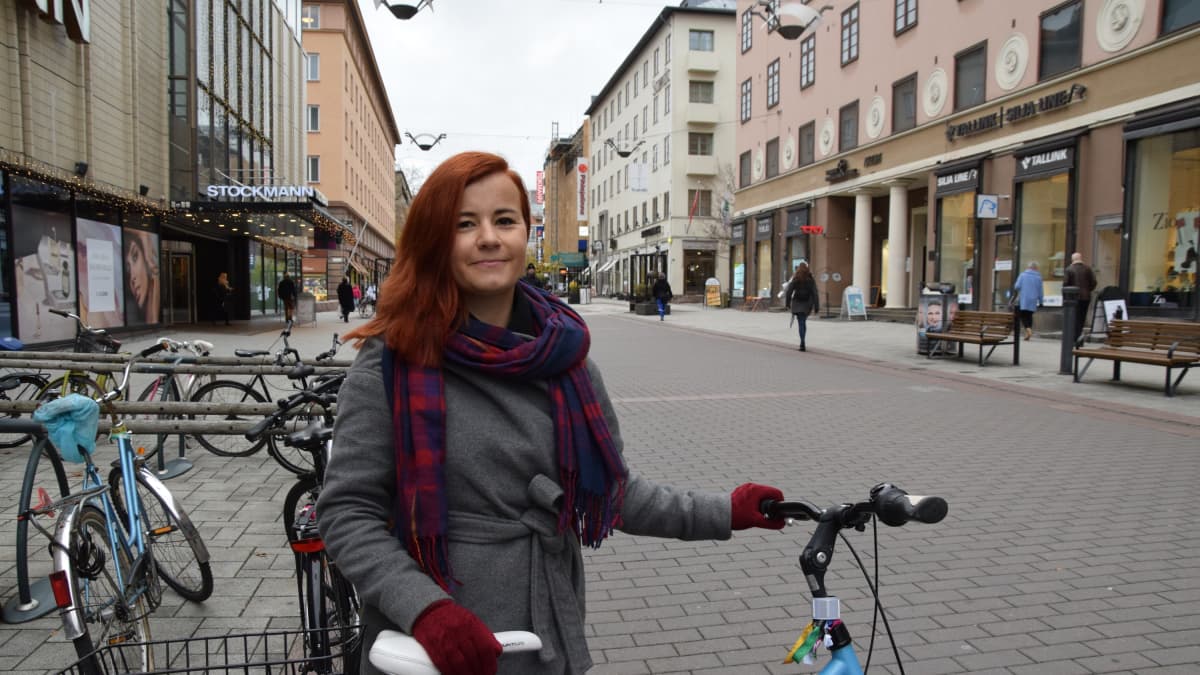 Niina Ratilainen, vihreät, Turku, polkupyörä.