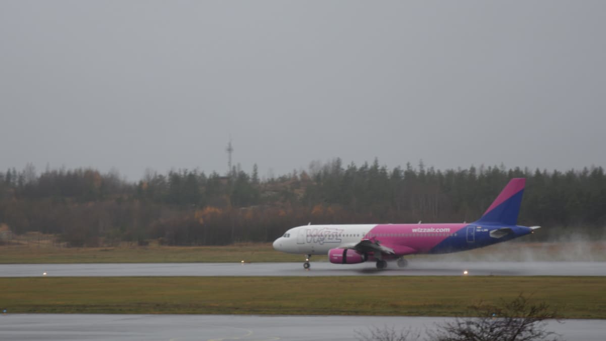 Wizz Airin kone laskeutui Turkuun.