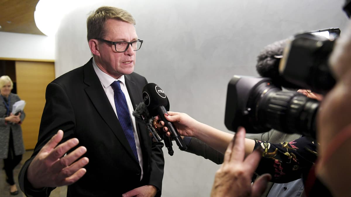 Matti Vanhanen haastateltavana