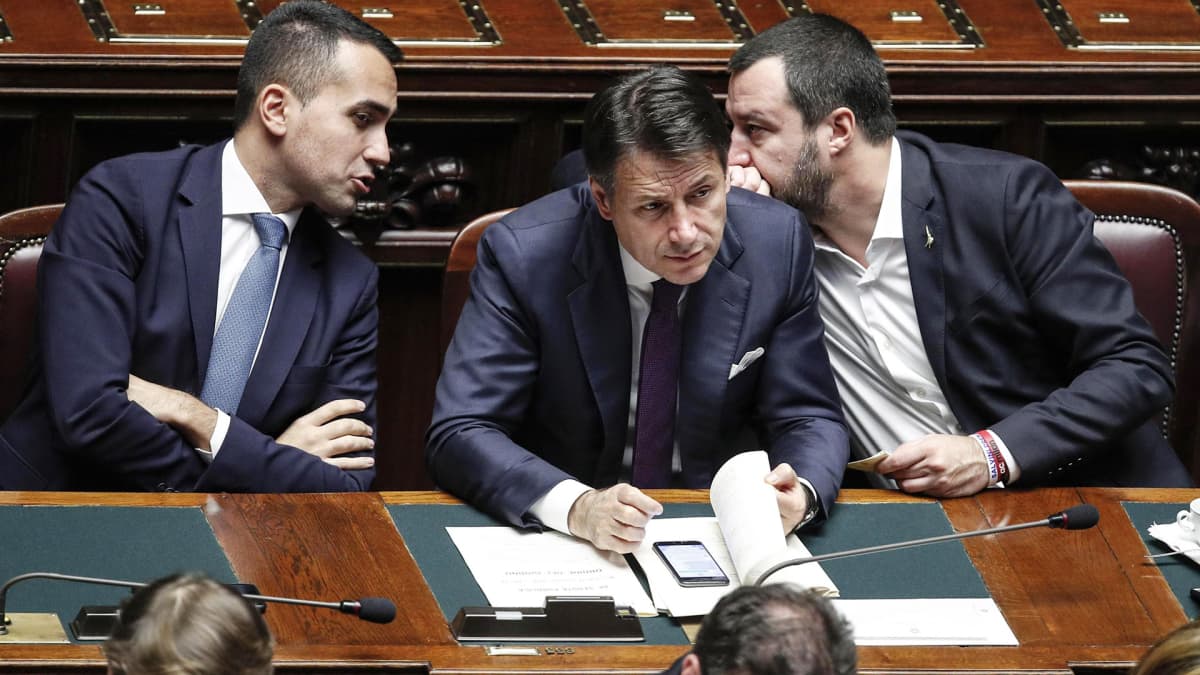 Luigi Di Maio, Giuseppe Conte ja Matteo Salvini Italian edustajainhuoneen istunnossa Roomassa 21. marraskuuta.