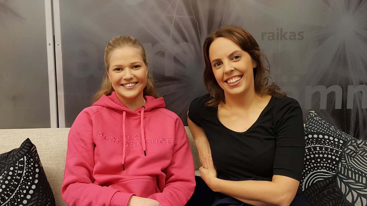 Anni Kärävä ja Maria Wahroos Puoli seitsemän -ohjelmassa