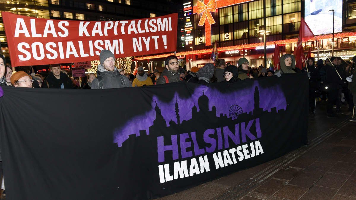 Helsinki ilman natseja -mielenosoitus Narinkkatorilla Helsingissä