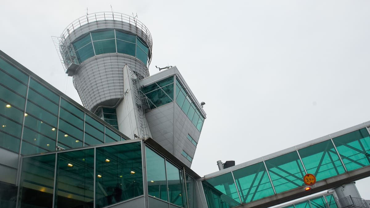 Helsinki-Vantaa lentokentän lennonjohdon torni