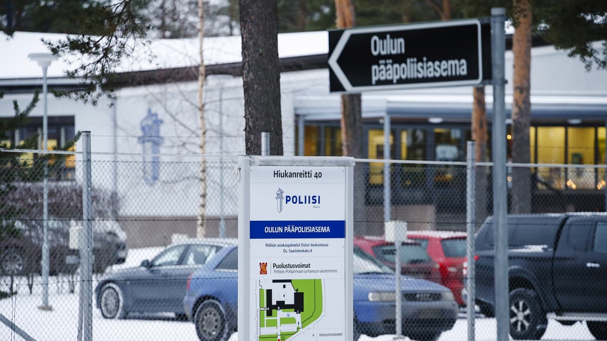 Pääpoliisiasema Oulun Hiukkavaarassa.