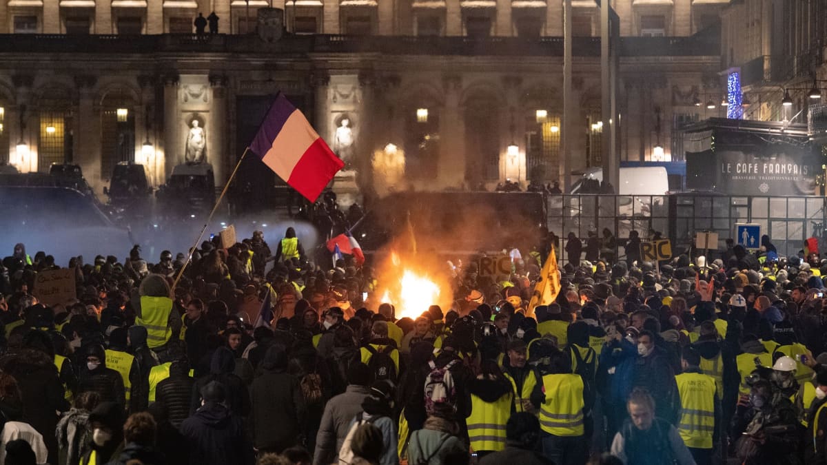 Keltaliiveiksi kutsuttuja mielenosoittajia Bordeaux'ssa 12. tammikuuta 2019. 