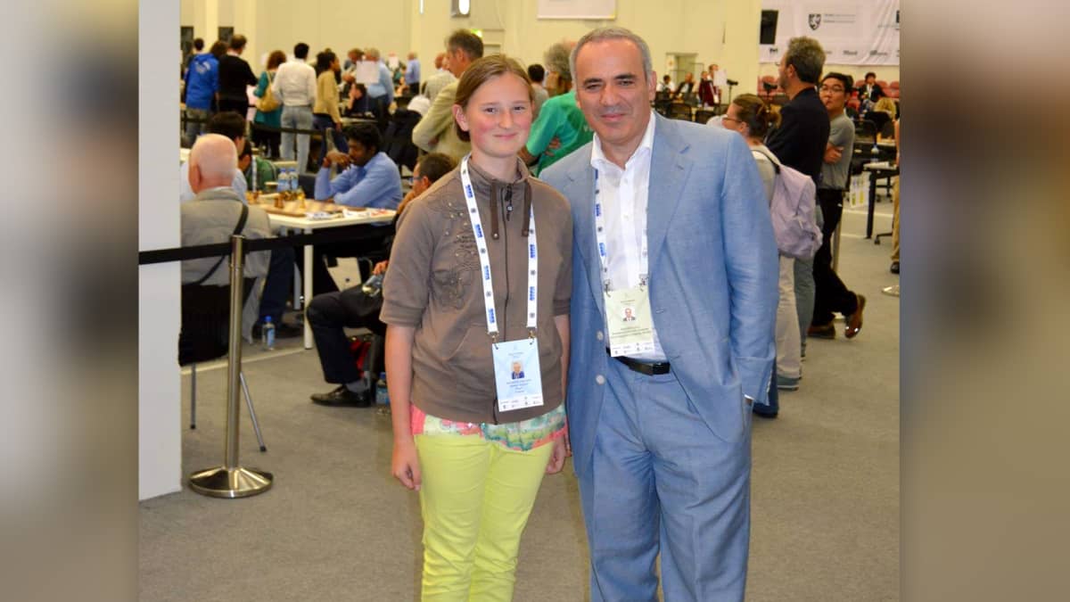 Anastasia Nazarova ja Kasparov yhteiskuvassa.