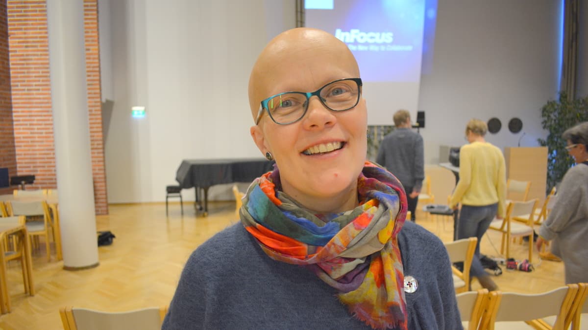 Opettaja ja tutkija Anna Lehtonen johdatti tutkimaan ilmastonmuutoksen aiheuttumia tunteita.