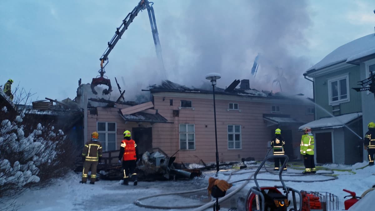 Museokorttelissa sijaitsevan Kiepin vanha rakennus tuhoutui pahoin tulipalossa 29.1. 2019.