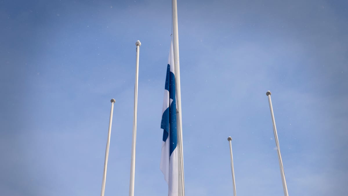 Suruliputus. Yksi lippu puolitangossa.