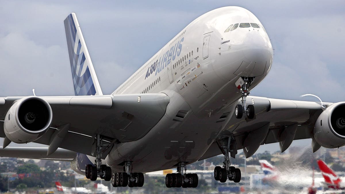 Airbus A380 kuvattuna Sydneyn lentokentällä kesäkuussa 2007.