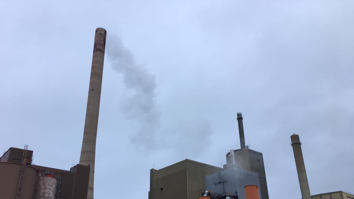 Vaskiluodon voimalaitos Vaasassa tuottaa kaukolämpöä ja sähköä kivihiilestä ja biokaasusta. 